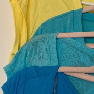 Short sleeve T-shirts 4 pc BUNDLE Dots sz Medium